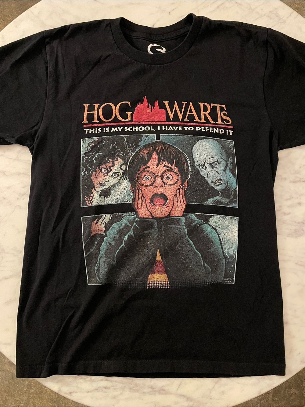Busted Tees Hogwarts Graphic Tee - Small